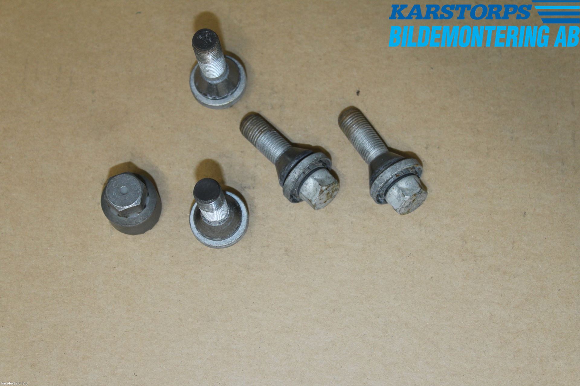 Volvo V70 14-16 Hjulmutter-Bult-Sats