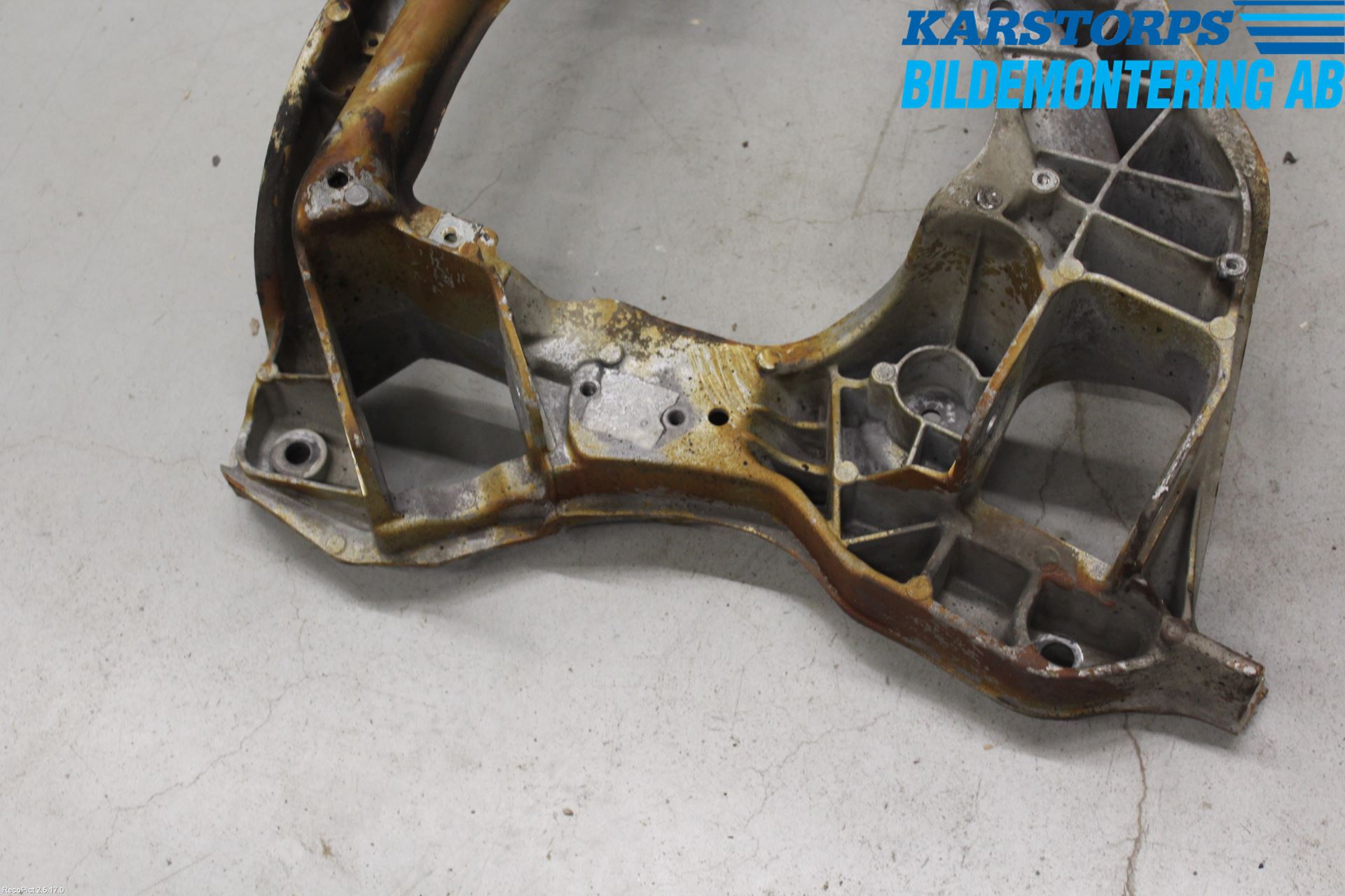 Mercedes-Benz MB C (203) 00-07 Framvagnsbalk