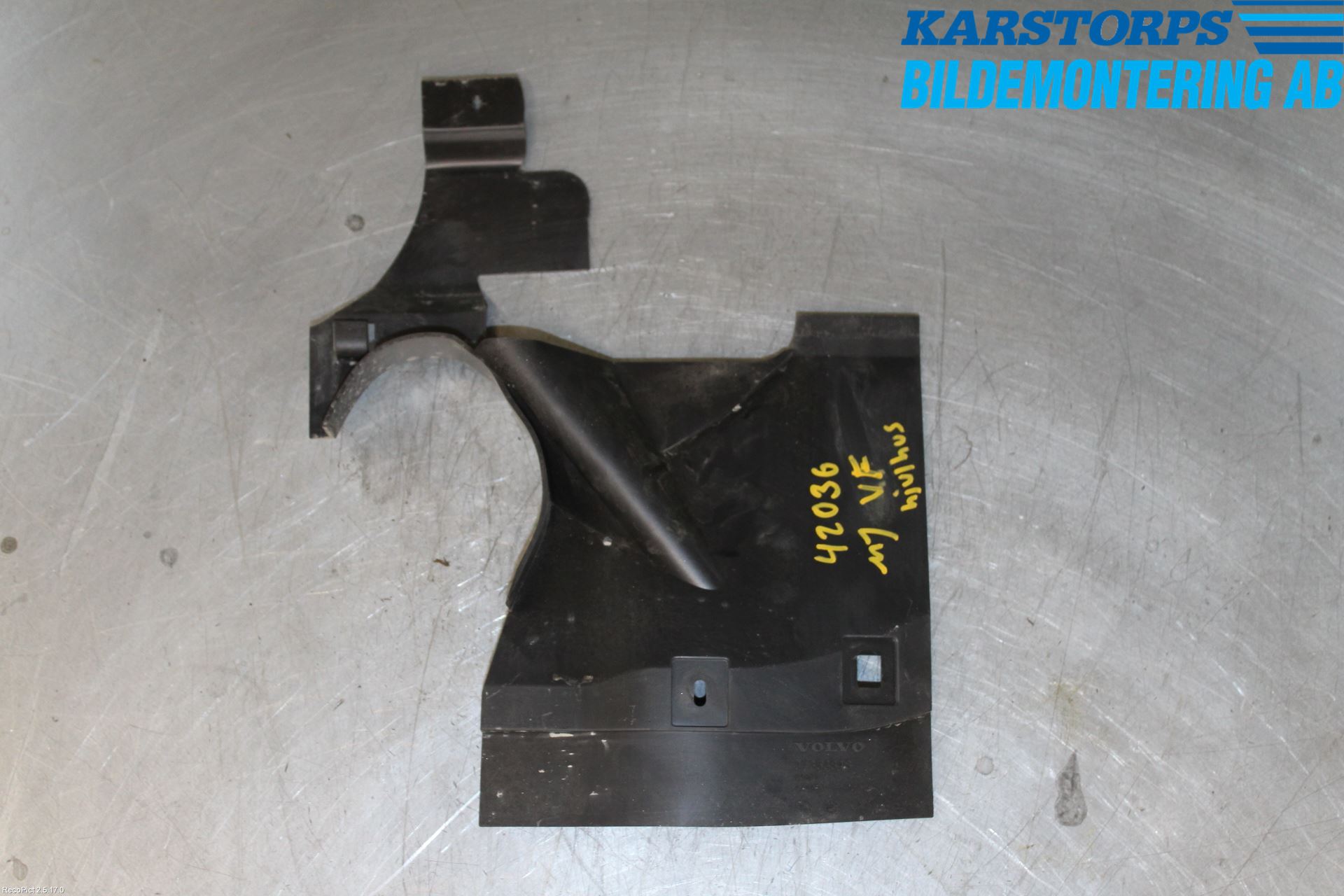 Volvo V90 17->> Skärm Inner