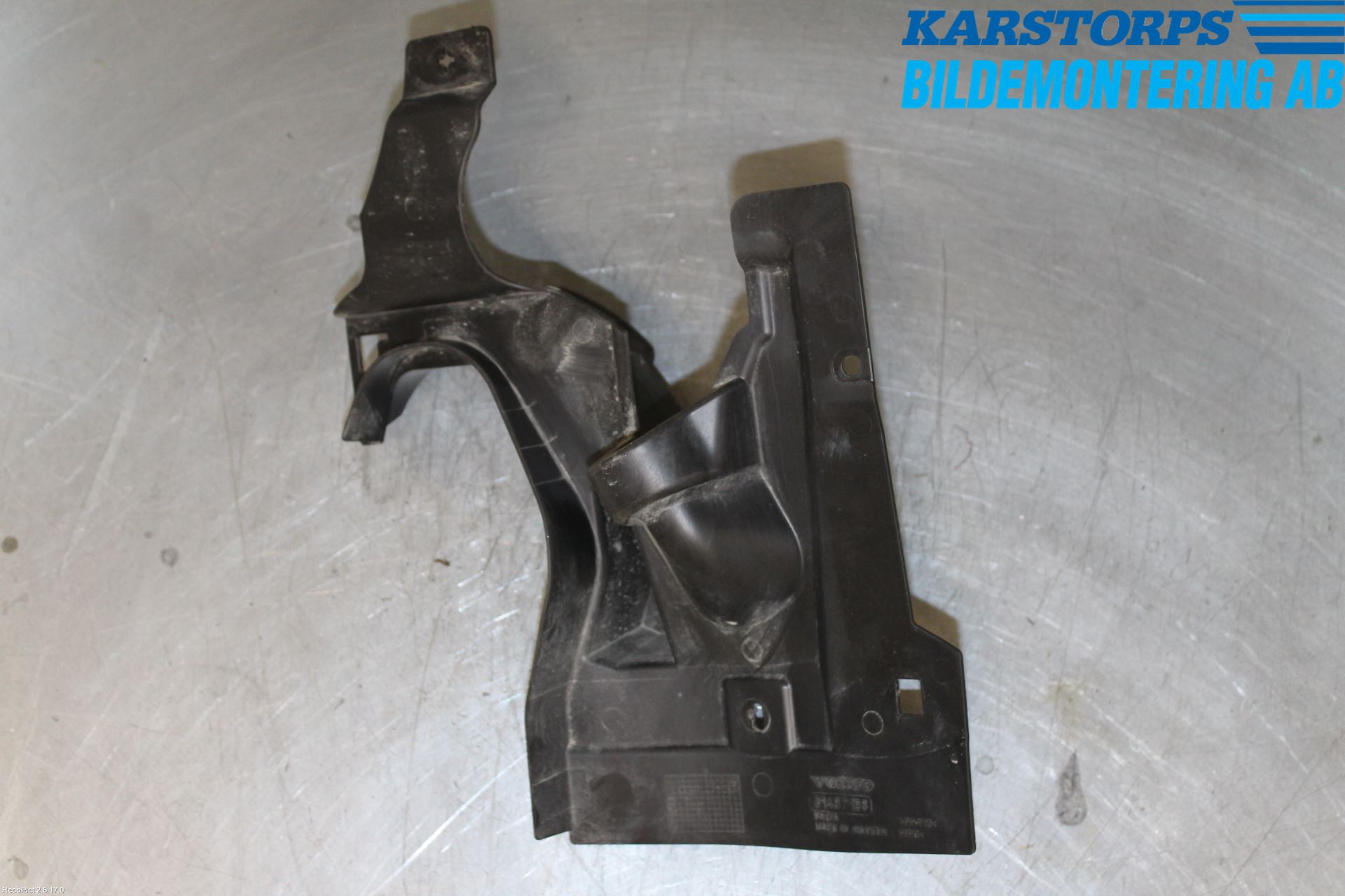 Volvo V90 17->> Skärm Inner