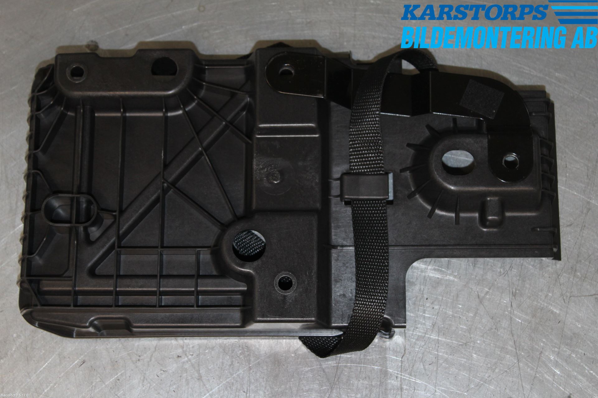 Volvo V90 17->> Batterilåda-Fäste-Hållare