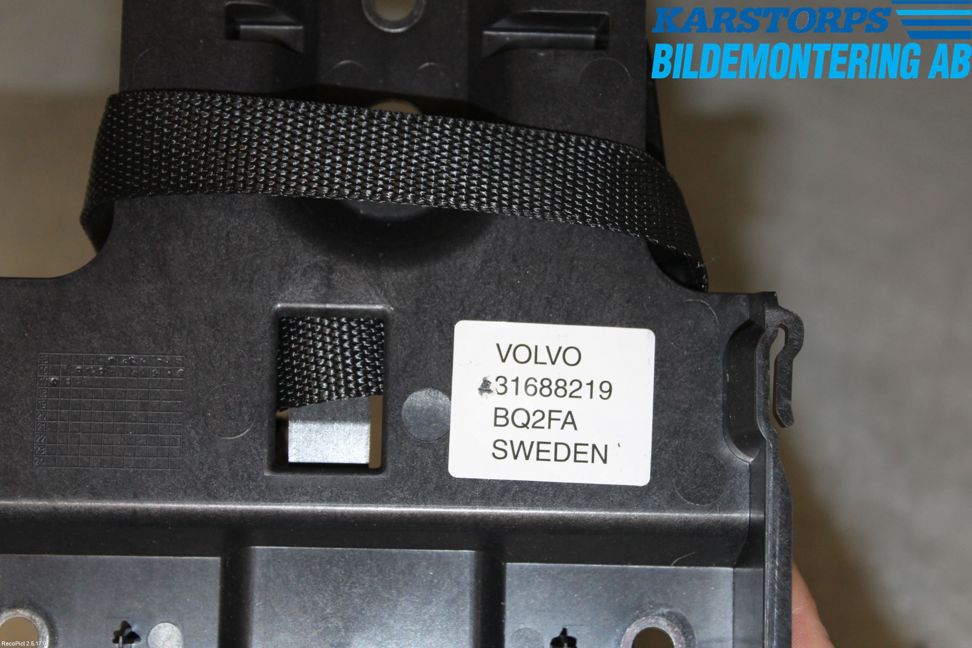 Volvo V90 17->> Batterilåda-Fäste-Hållare