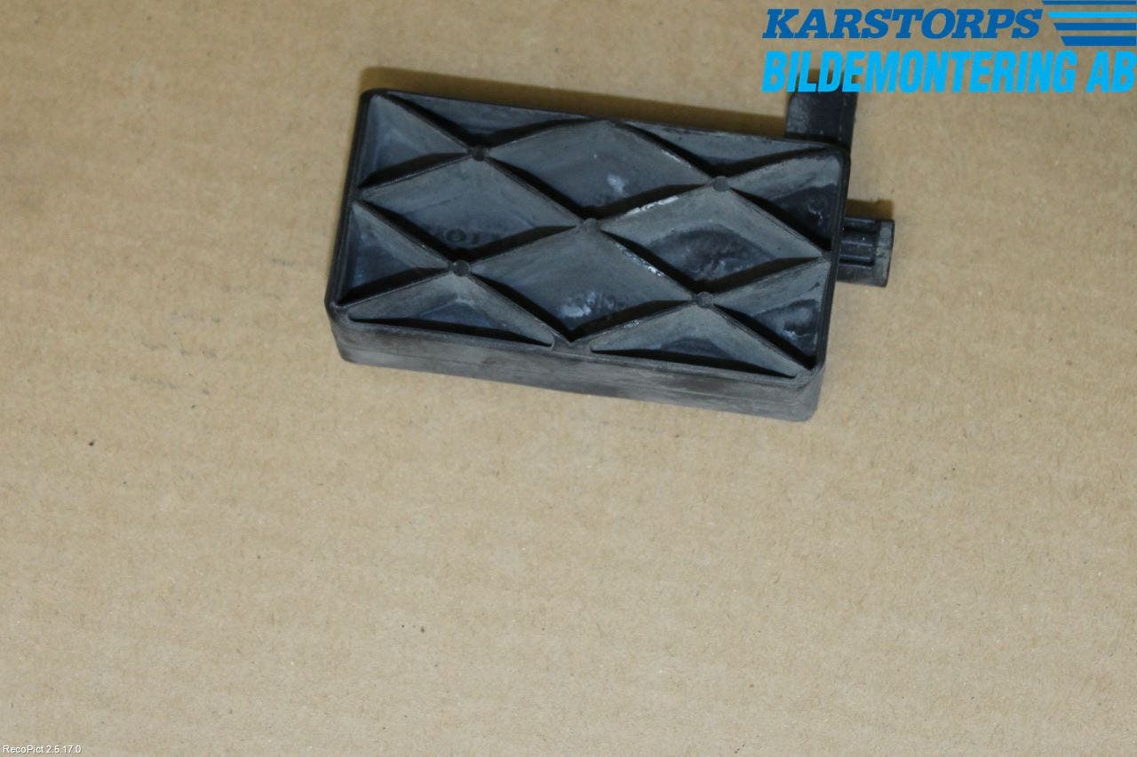 Volvo V70 14-16 Kylarfäste-Ram-Balk