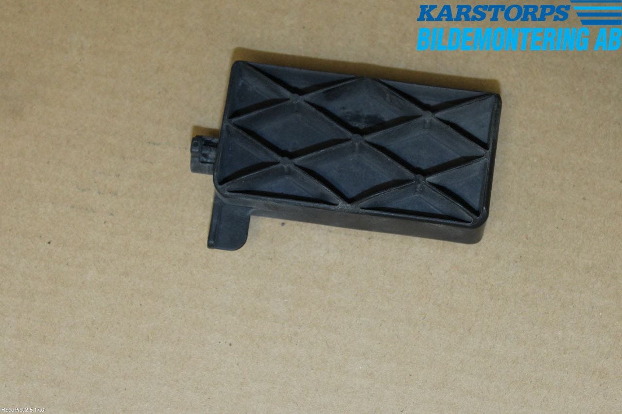 Volvo V70 14-16 Kylarfäste-Ram-Balk