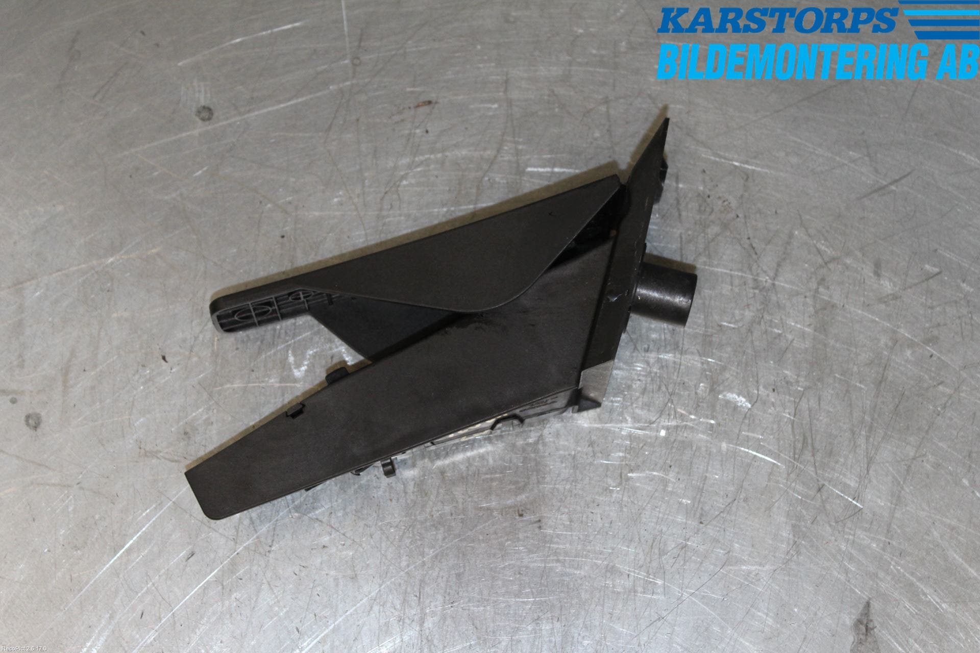 Volvo V90 17->> Gaspedal