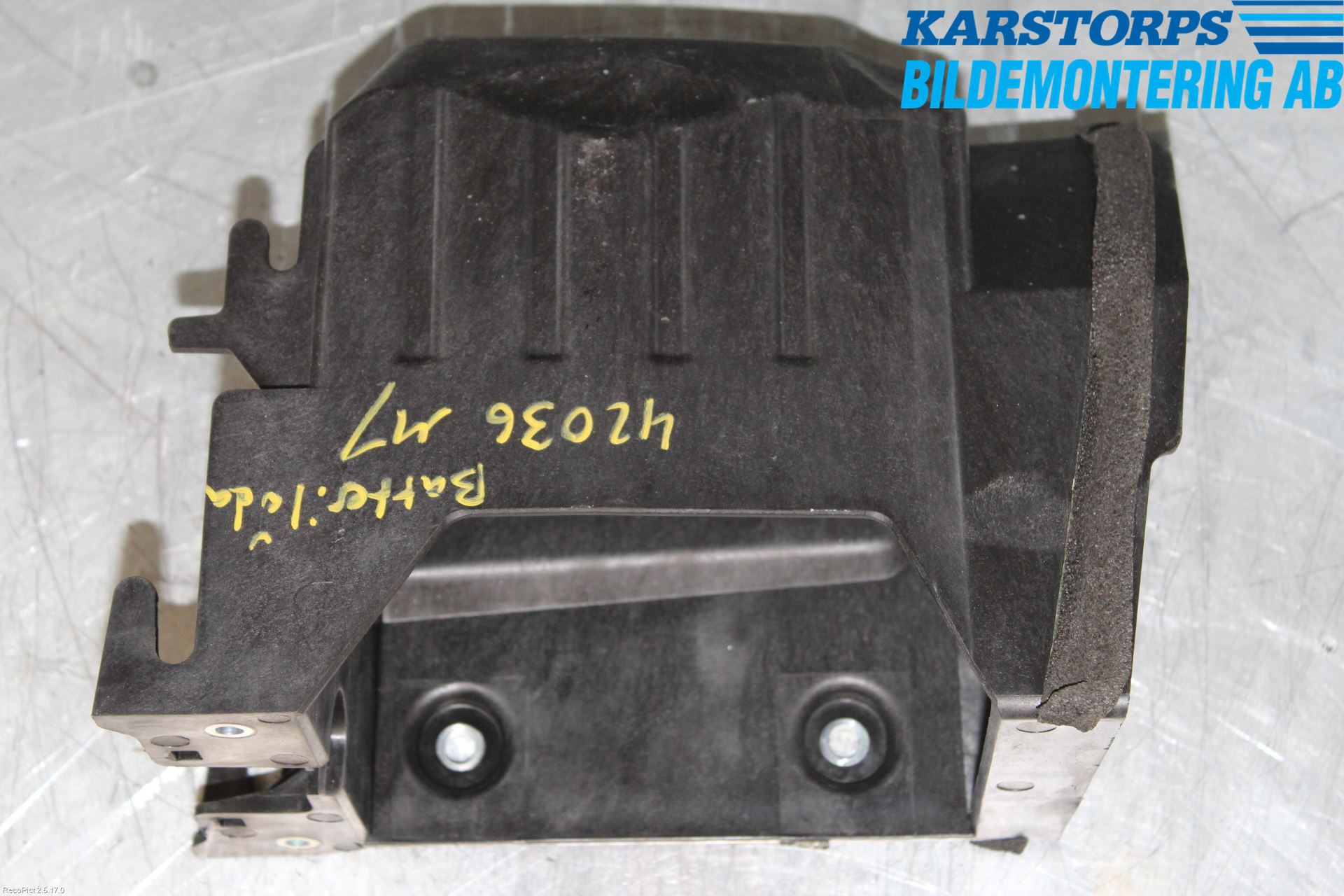 Volvo V90 17->> Batterilåda-Fäste-Hållare