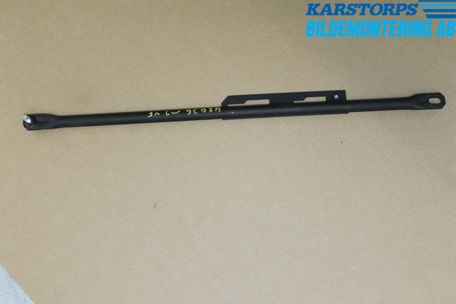 Volvo V90 17->> Front Huvlåsplåt-Balk