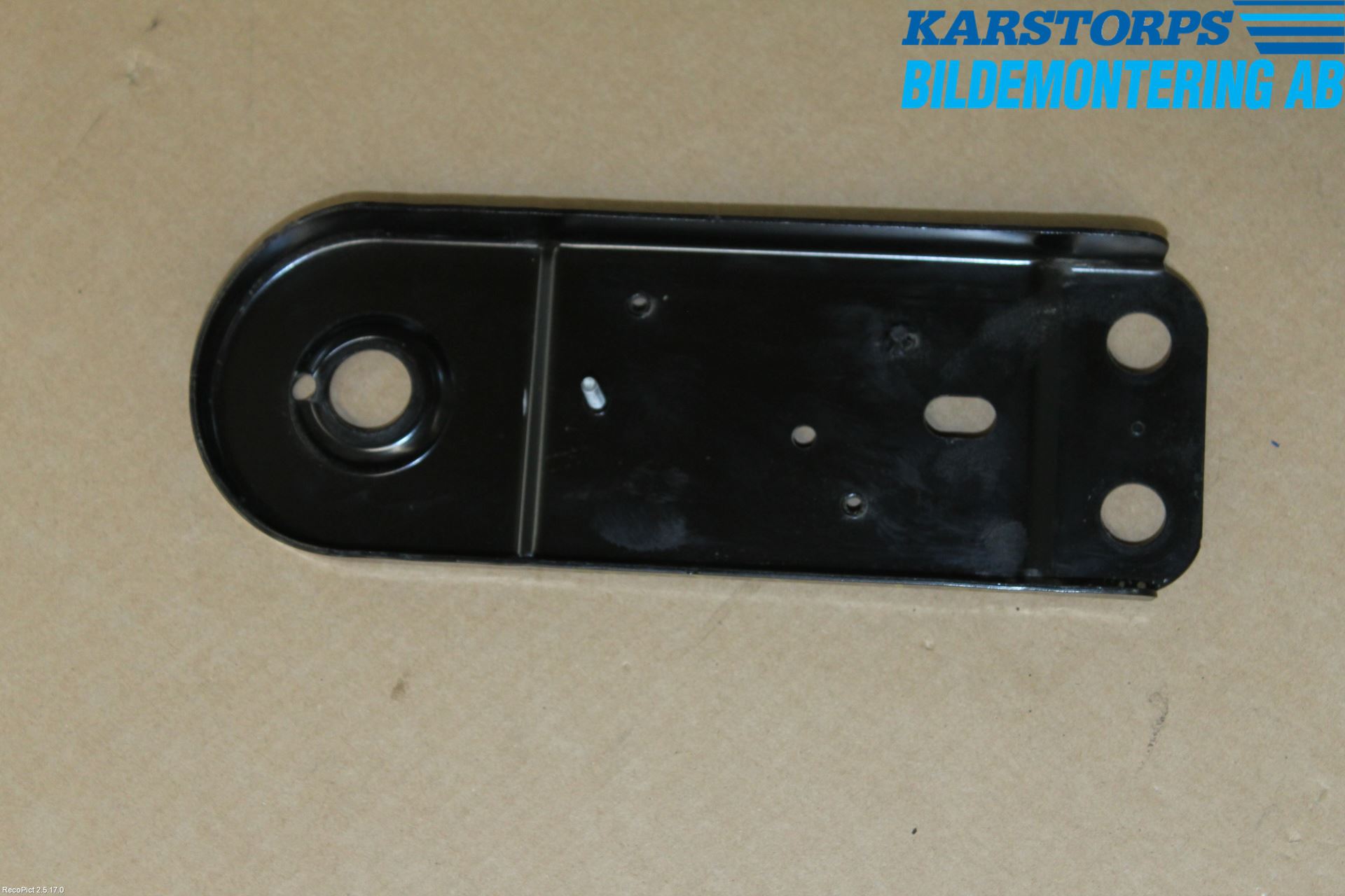 Volvo V90 17->> Bakaxel Fäste