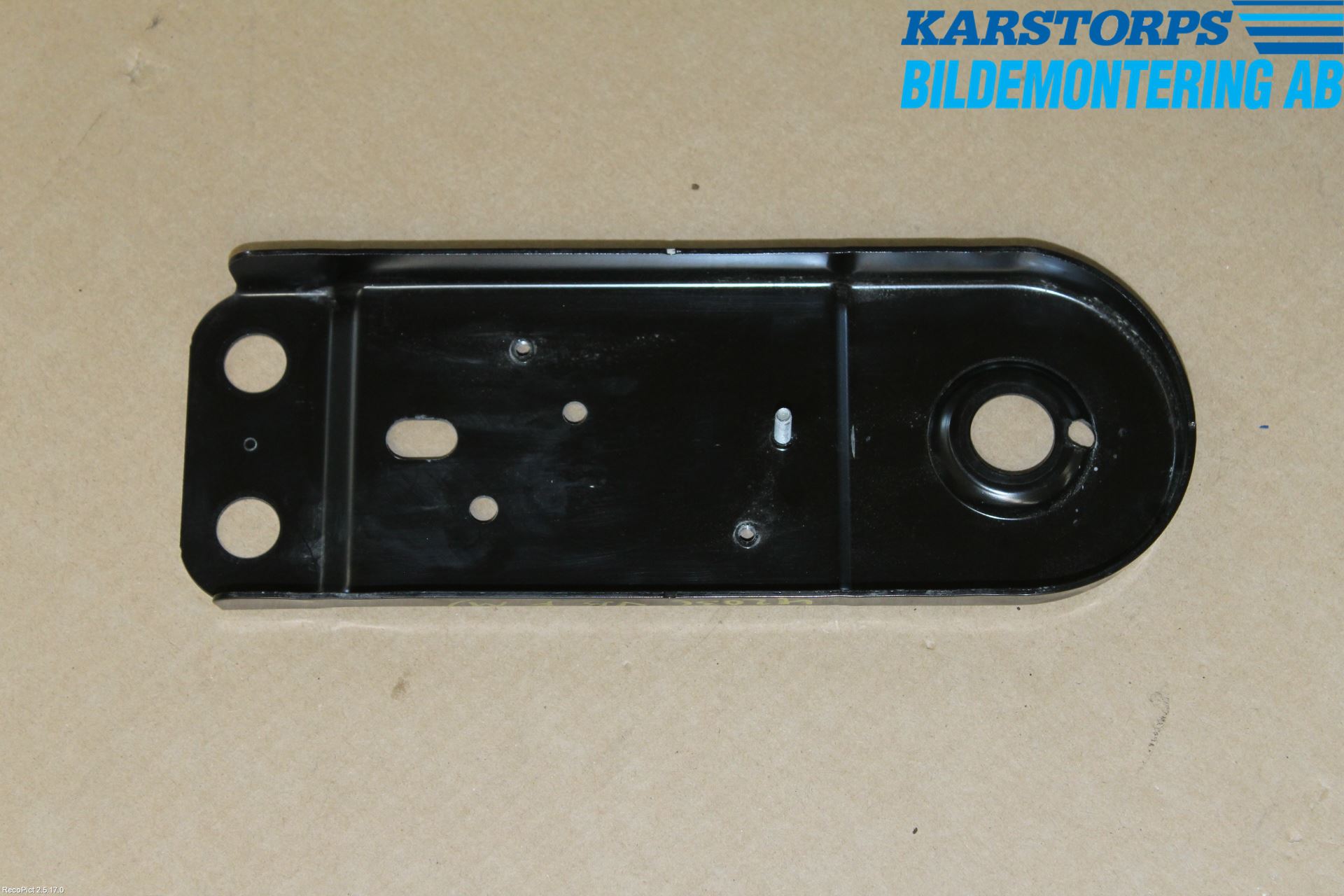 Volvo V90 17->> Bakaxel Fäste