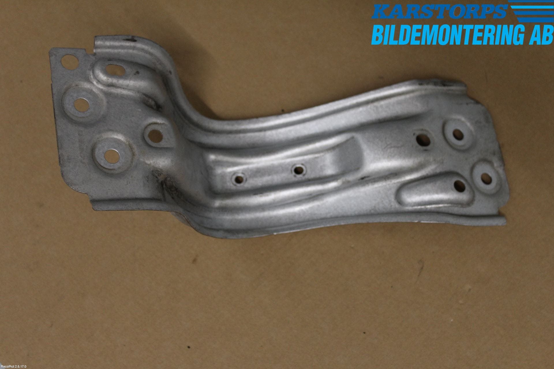 Volvo V90 17->> Mellanaxel Balk