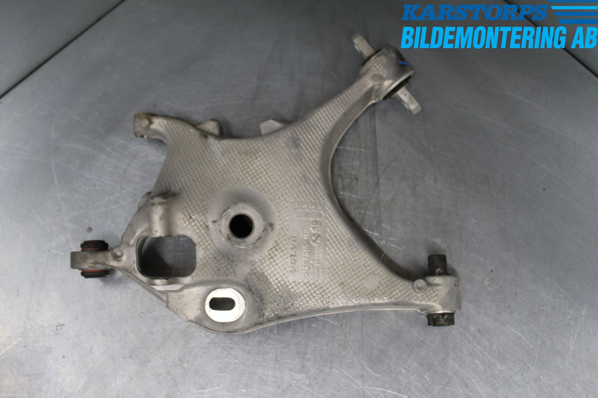 Volvo V90 17->> Bärarm Bak Höger