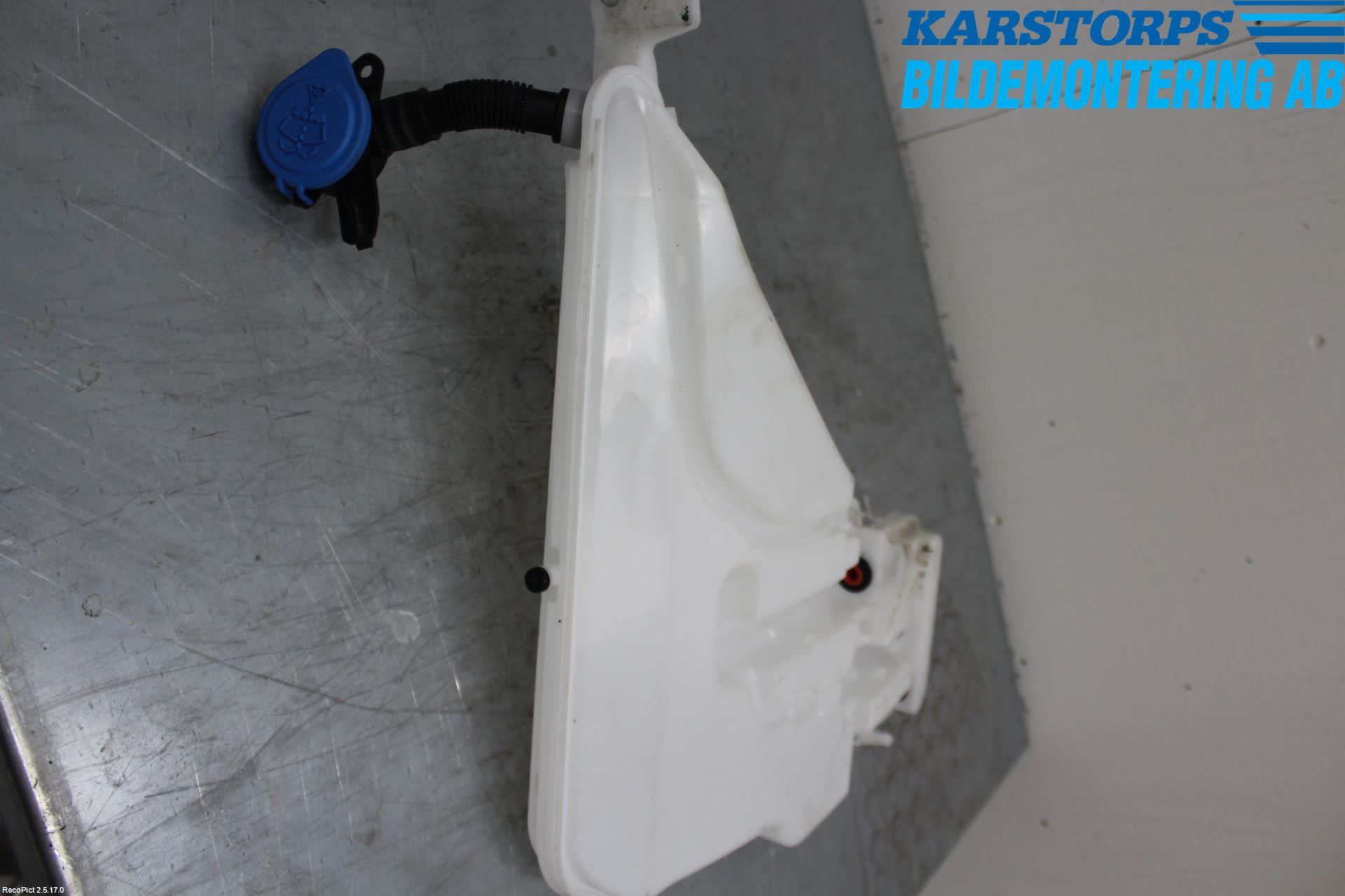 BMW 3 F30/F31/F80 12-19 Spolartank Vindruta-Strål