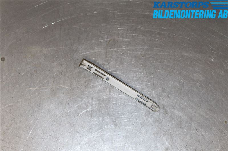 Volvo XC90 03-06 Strålkast Fästsarg