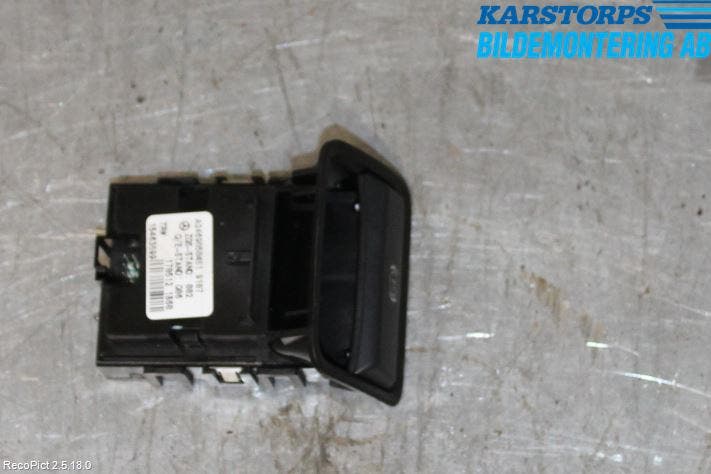 Mercedes-Benz MB CLA-KLASS (C117/X117) 13-19 Strömställare Parkeringsbroms