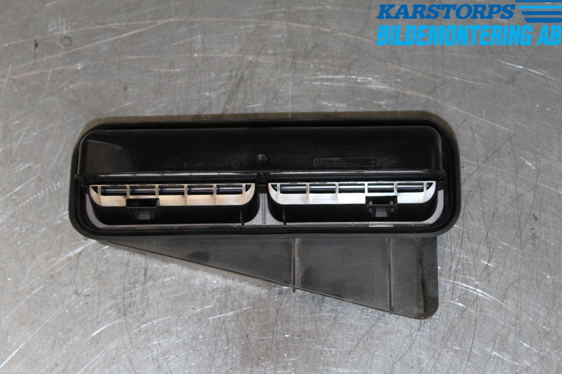 Mercedes-Benz MB E-KLASS (W213) 16-23 Ventilationsutsläpp Bak