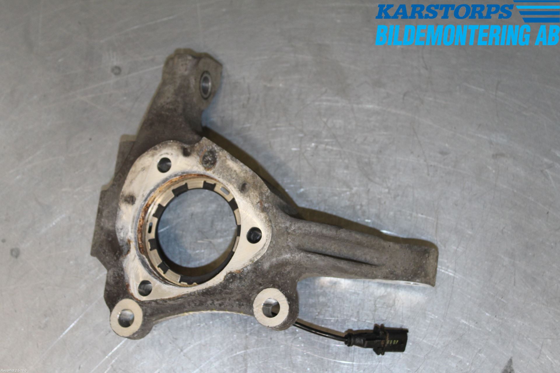 Saab 9-3 VER 2 Styrspindel Lagerhus Vä