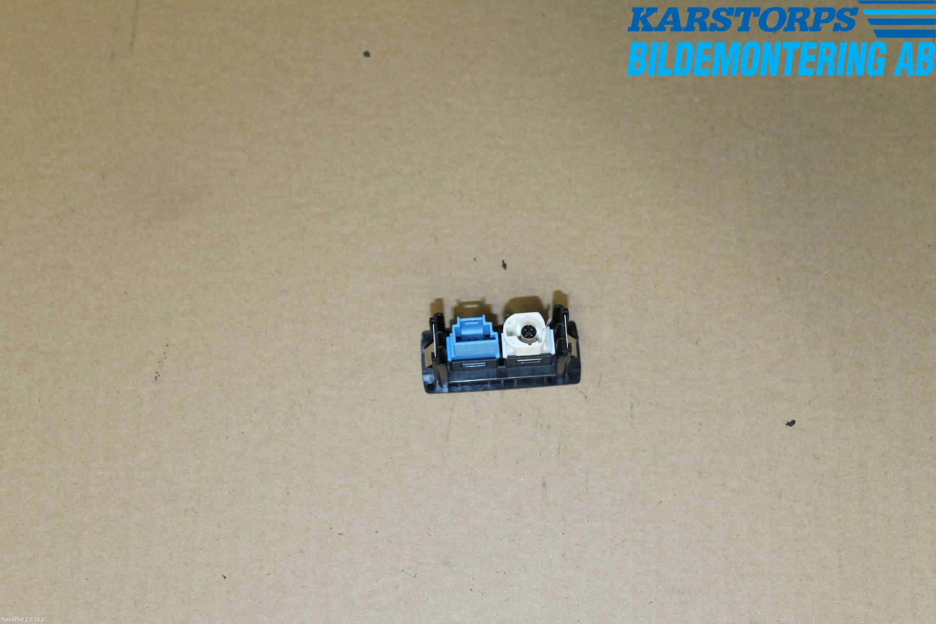Mercedes-Benz MB VITO/V-KLASS (W640,W447,W448) 14- Usb Connection