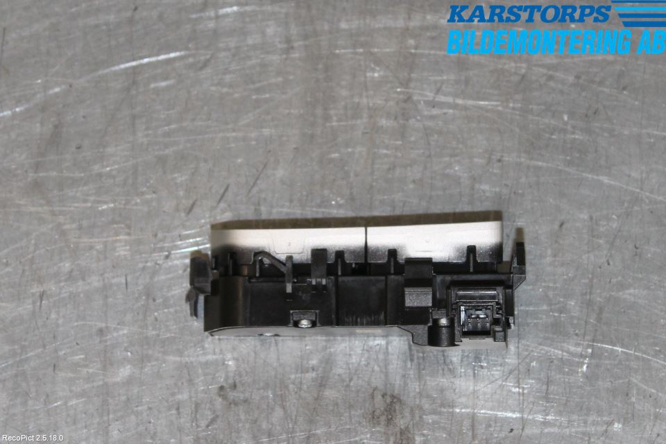 Mercedes-Benz MB E-KLASS (W213) 16-23 Strömställare Stolvärme