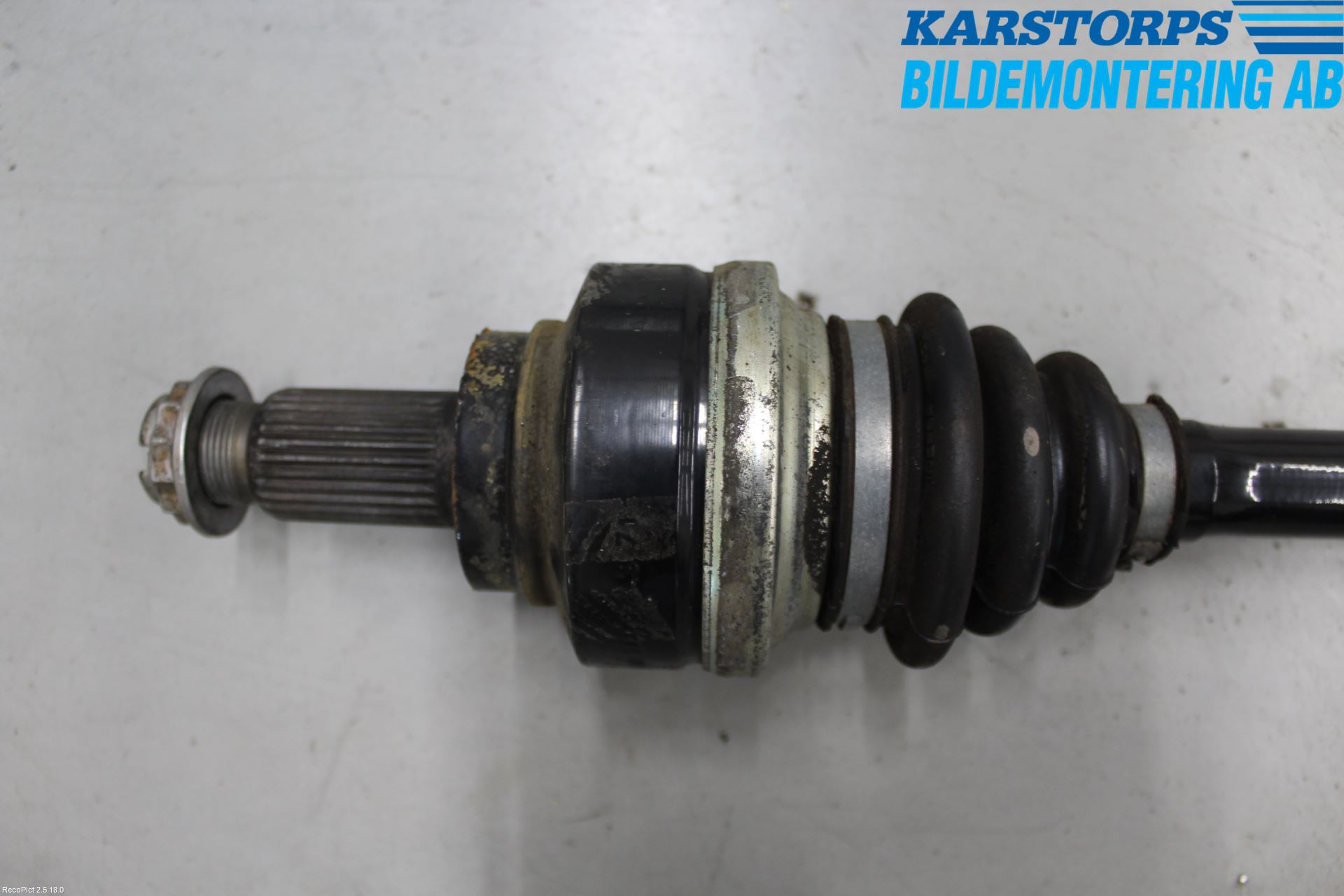 BMW 3 F30/F31/F80 12-19 Drivaxel Bak Vänster