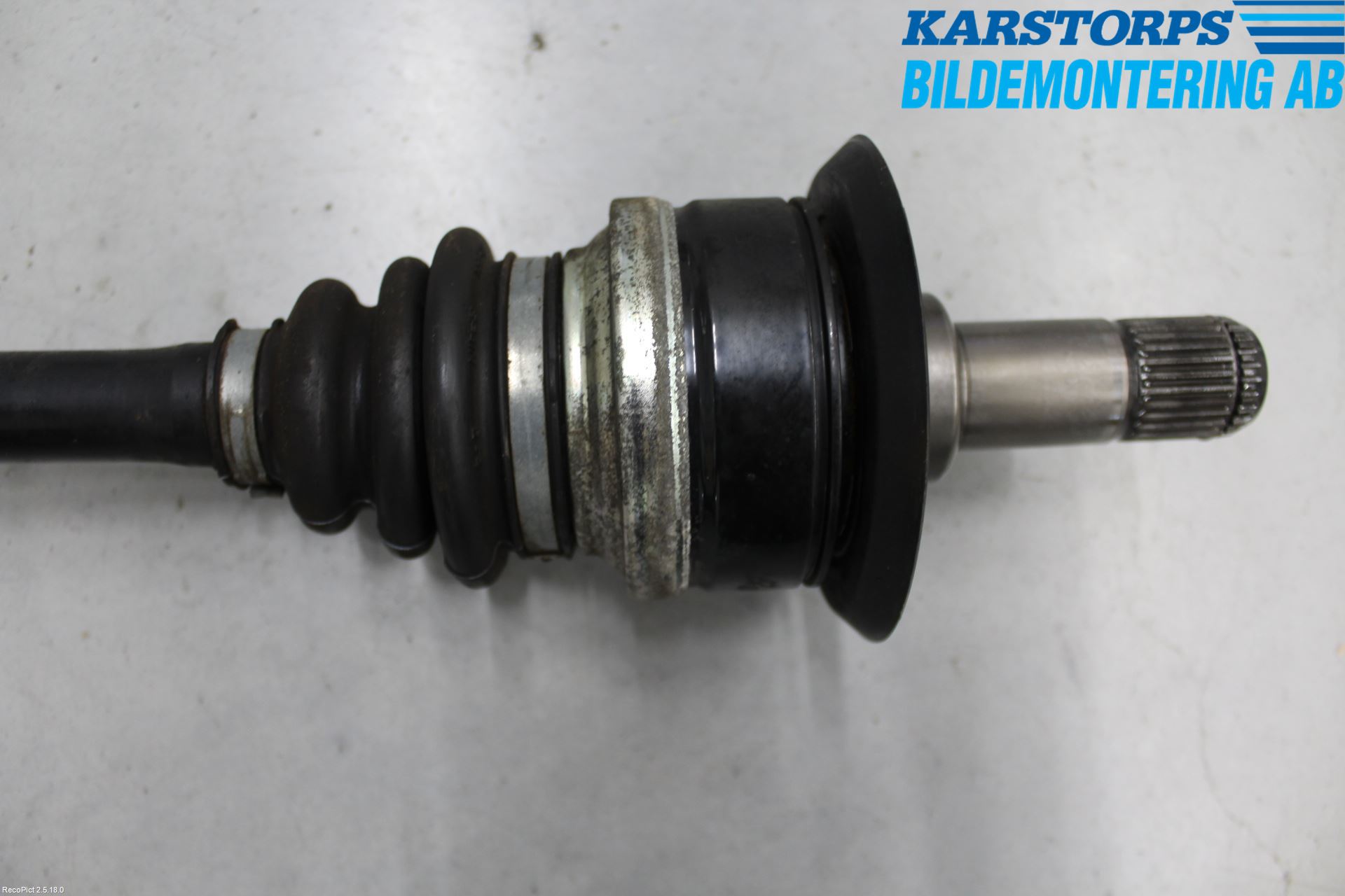 BMW 3 F30/F31/F80 12-19 Drivaxel Bak Vänster