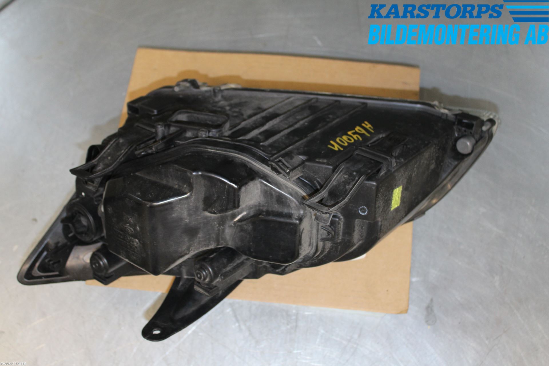 Ford FOCUS     04-07 Strålkastare Höger