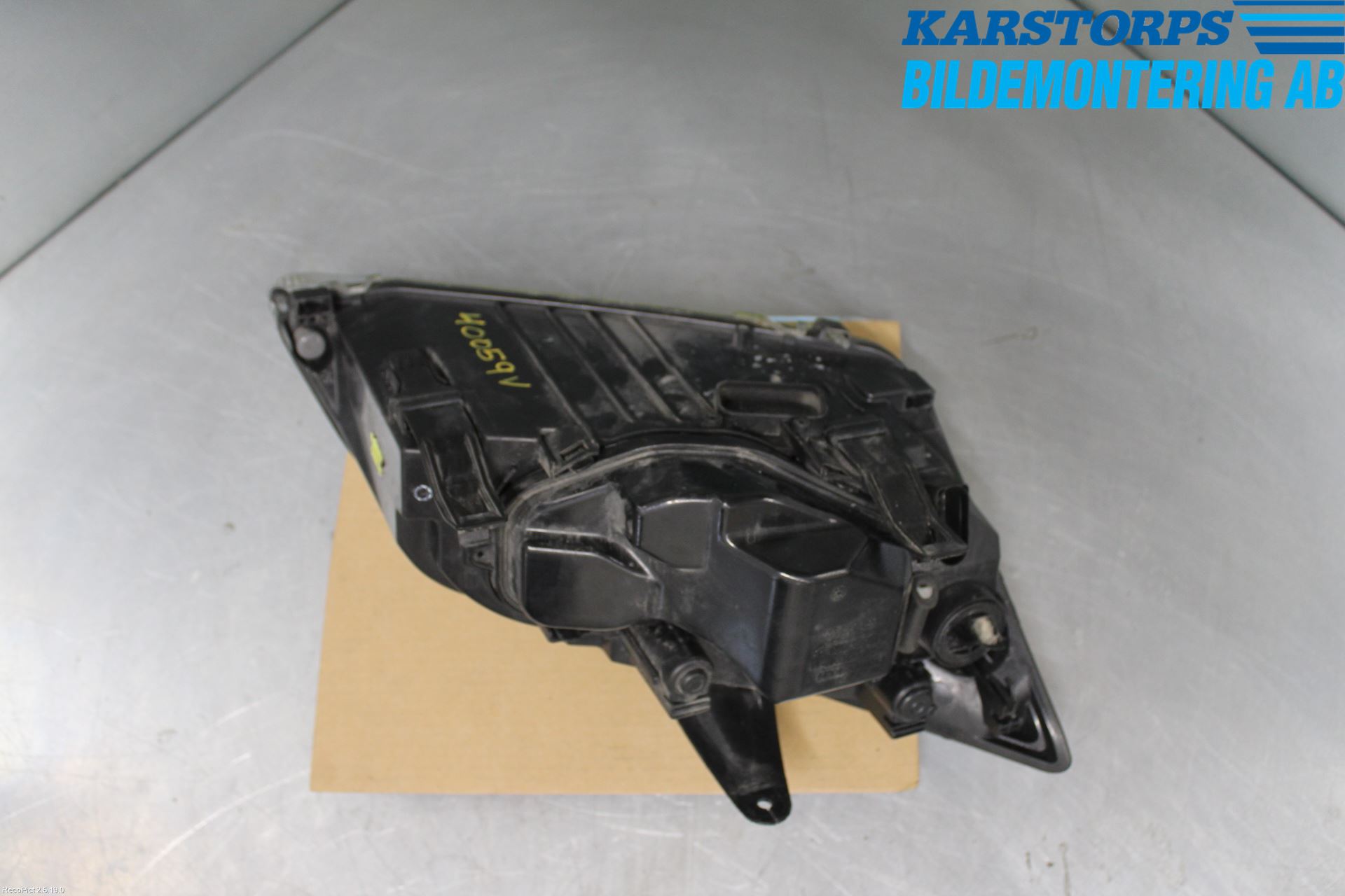 Ford FOCUS     04-07 Strålkastare Vänster