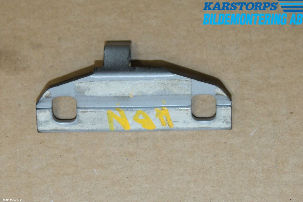 Volvo XC60 09-13 Dörrgångjärn