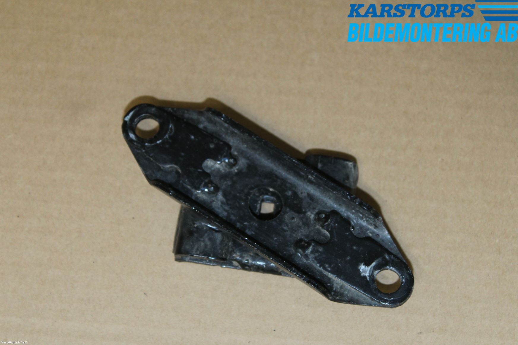 Volvo XC60 18- Bladfjäderhänke Bak