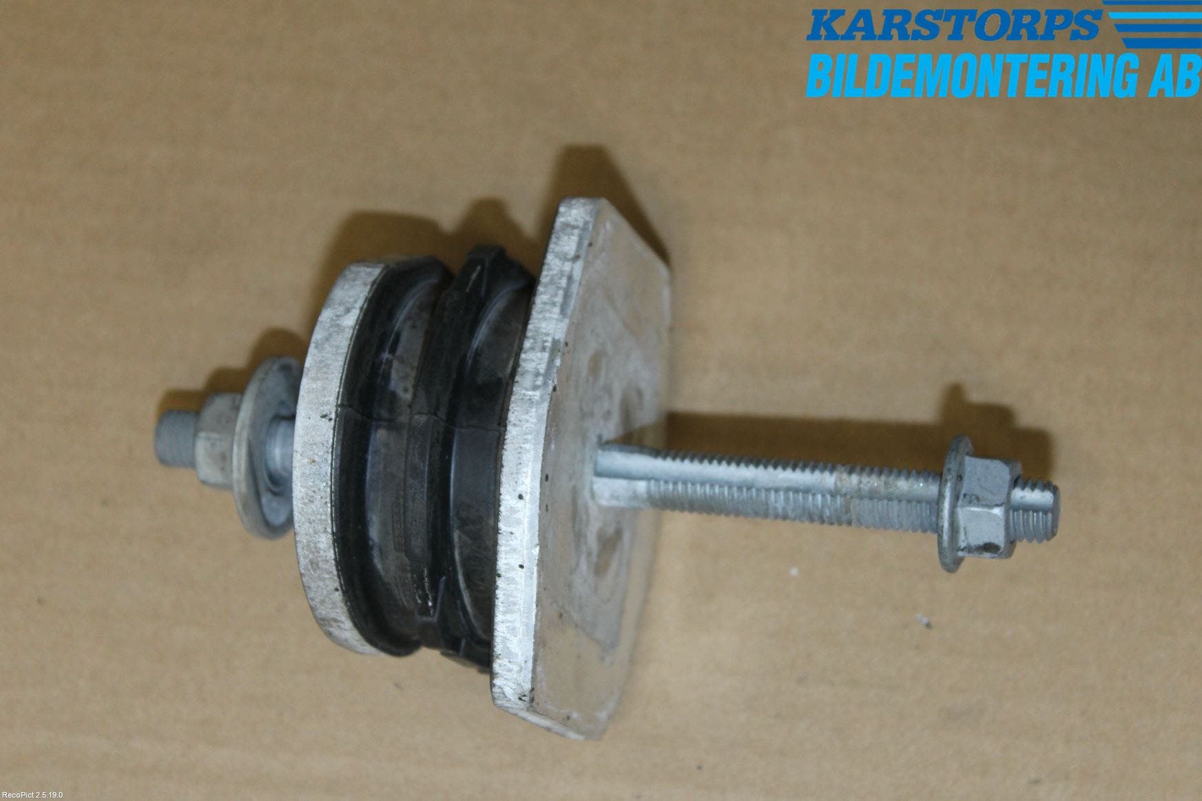 Volvo XC60 18- Bladfjäderhänke Bak