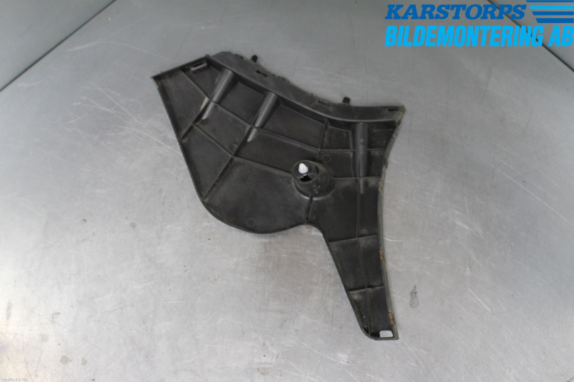 Volvo V60 14-18 Stötfångarfäste Bak Vä