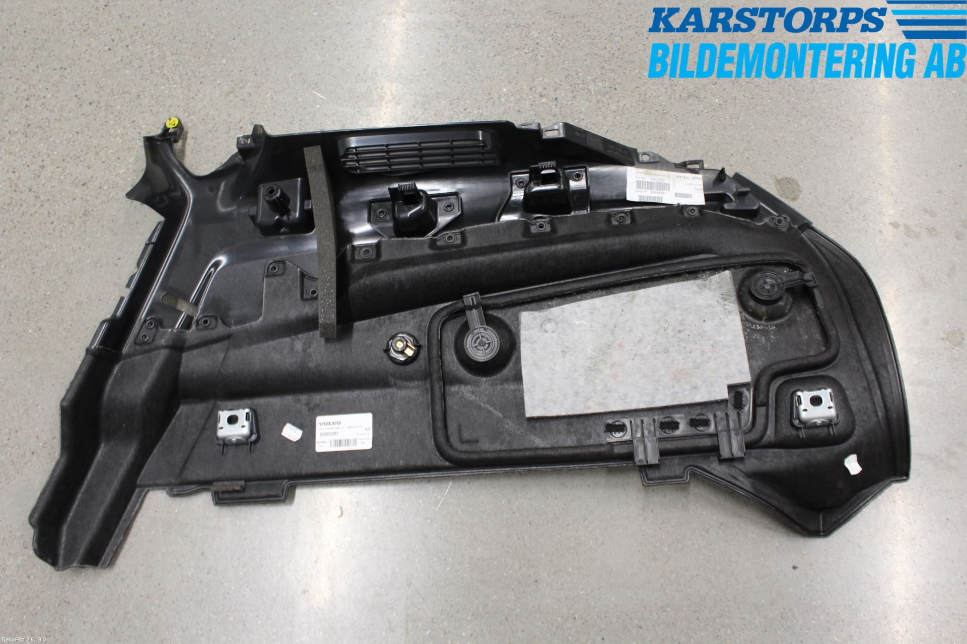 Volvo V60 14-18 Inrbagagerumklädsel-Golv