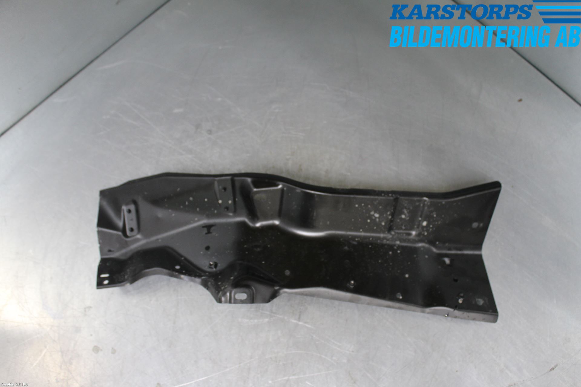 Volvo V60 14-18 Hasplåt Plåt-Plast