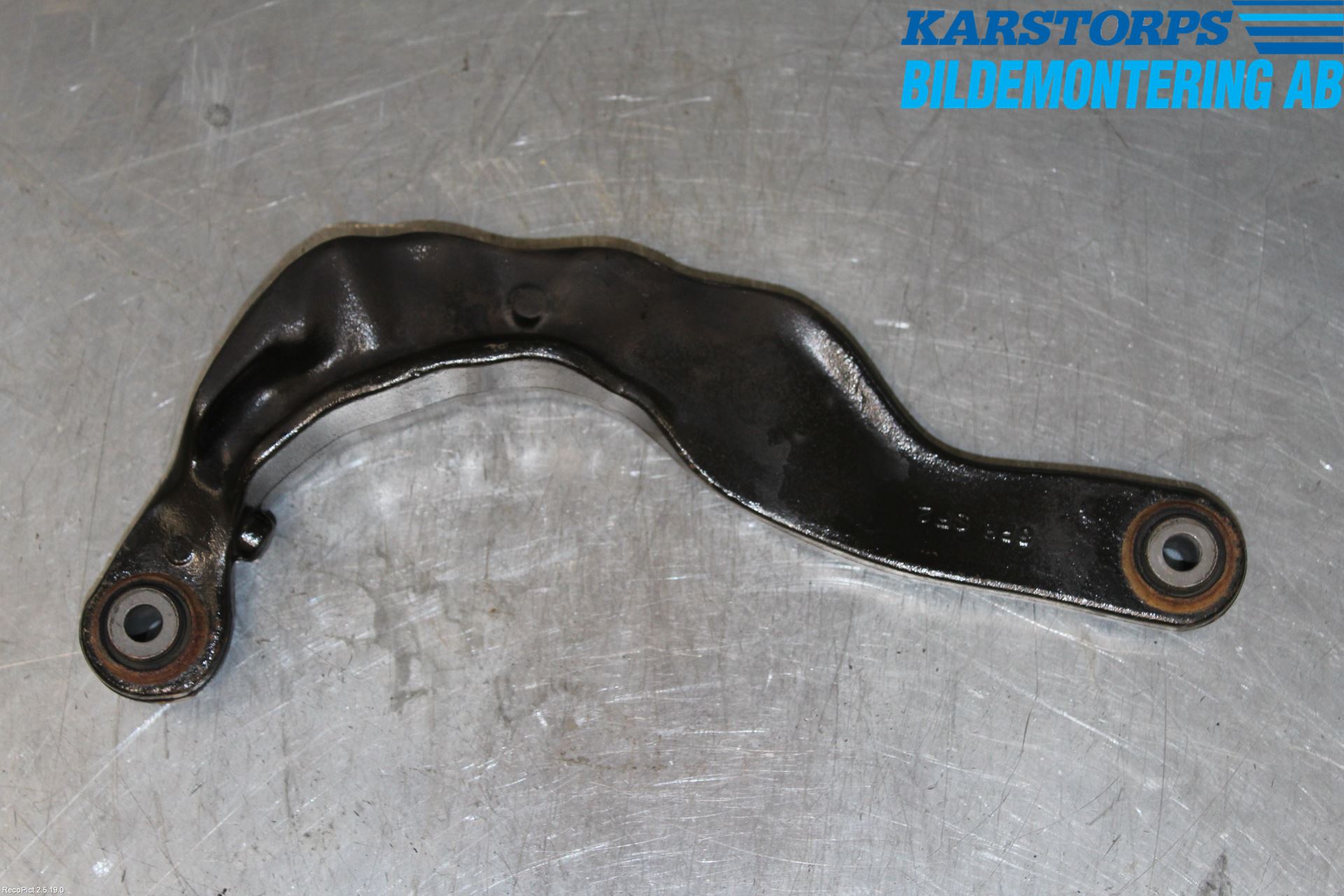 Volvo V60 14-18 Bärarm Bak Övre Höger