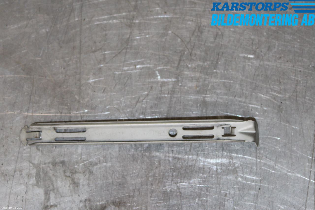 Volvo XC90 03-06 Strålkast Fästsarg