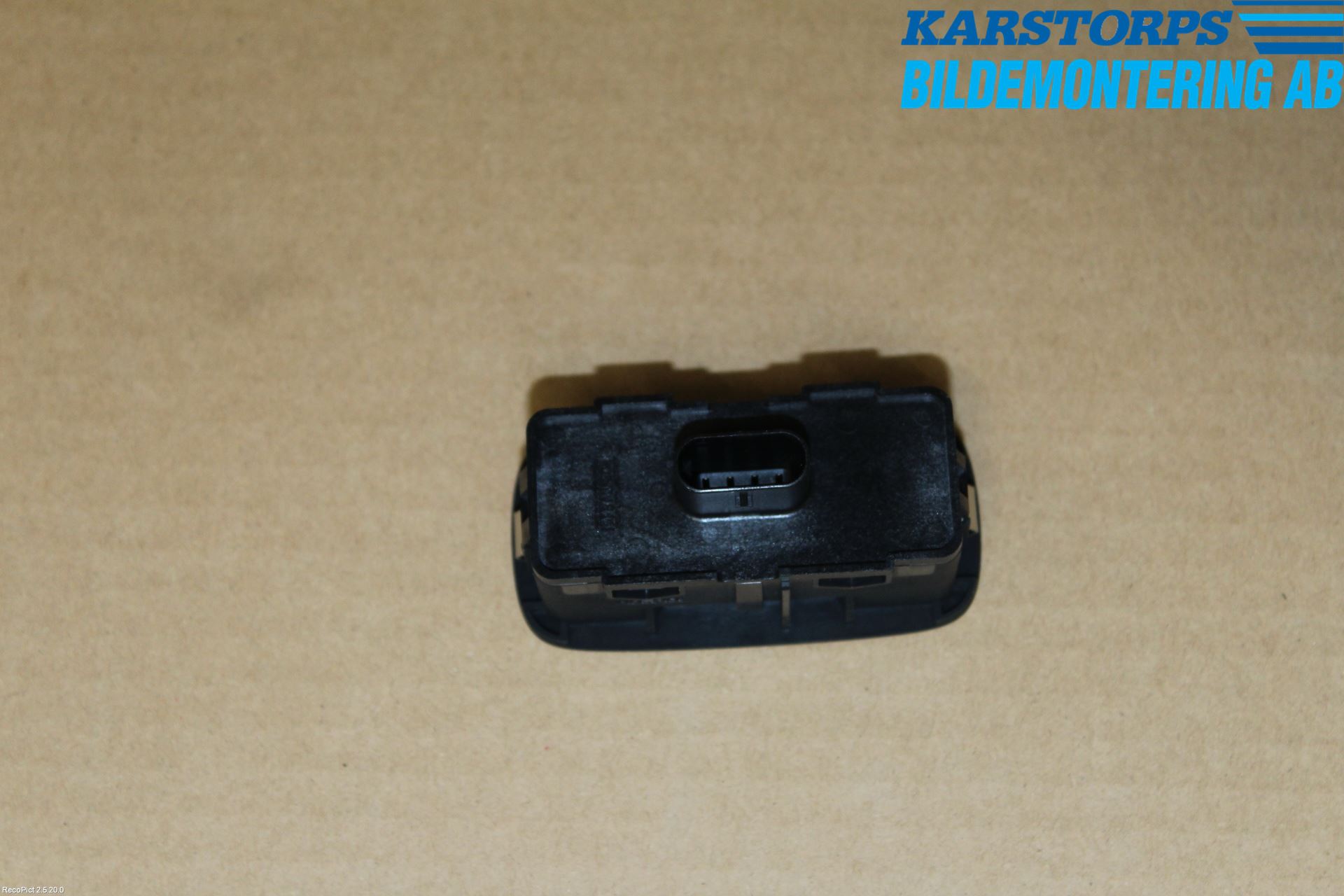 Volvo V90 17->> Strömställare Baklucka