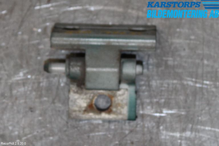 Volvo V70 00-04 Dörrgångjärn