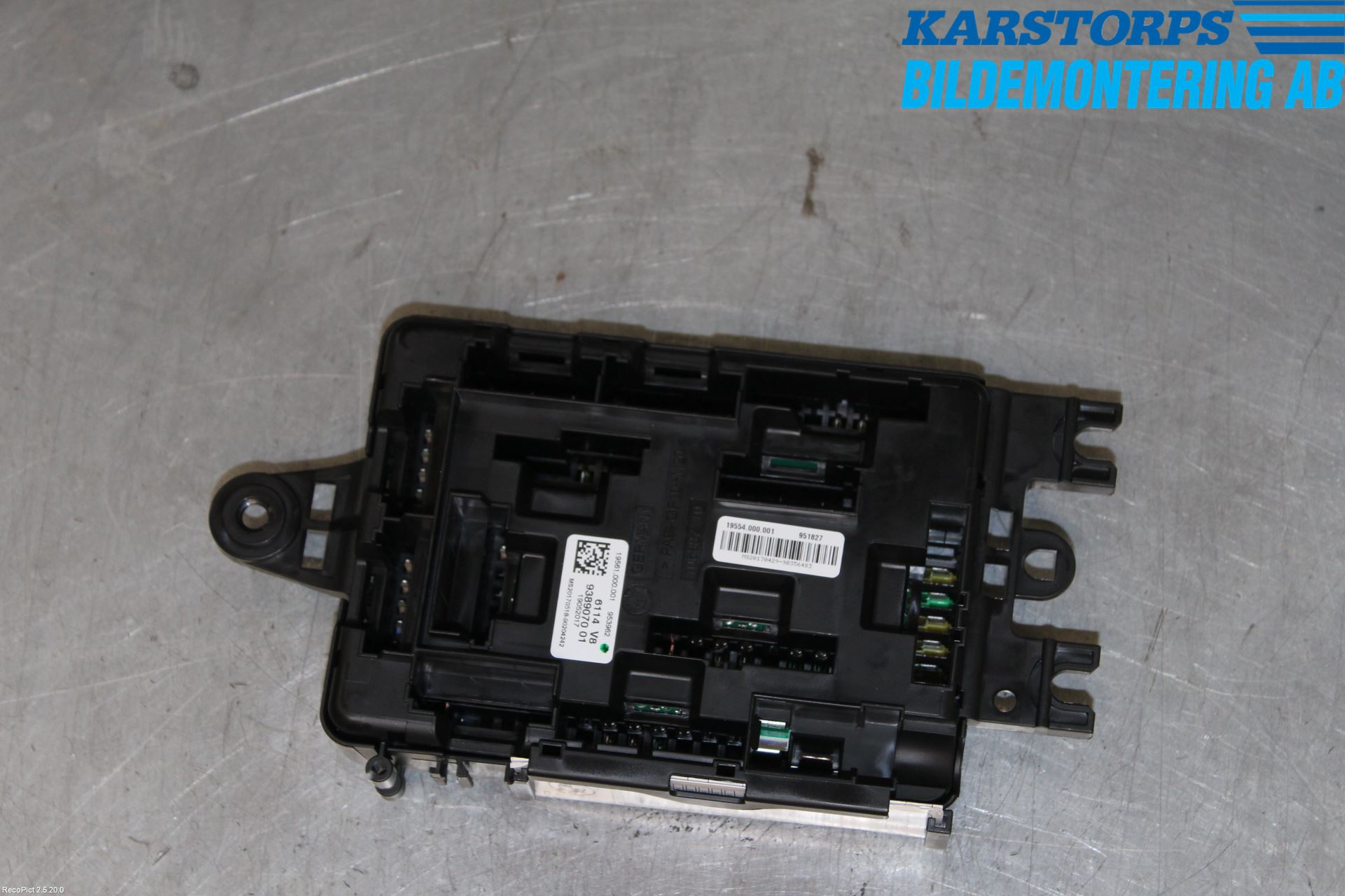 BMW 3 F30/F31/F80 12-19 Säkringsdosa-Elcentral