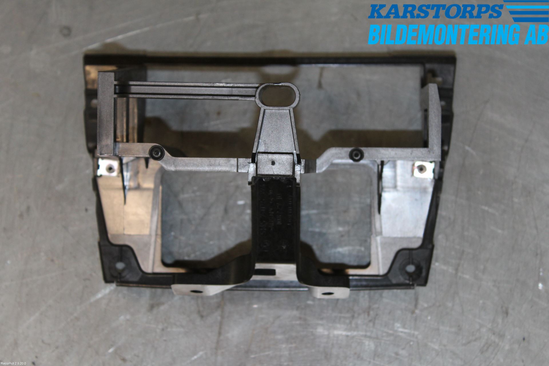 BMW 3 E90/91 SED/TOU 05-12 Instrument-Radio Sarg