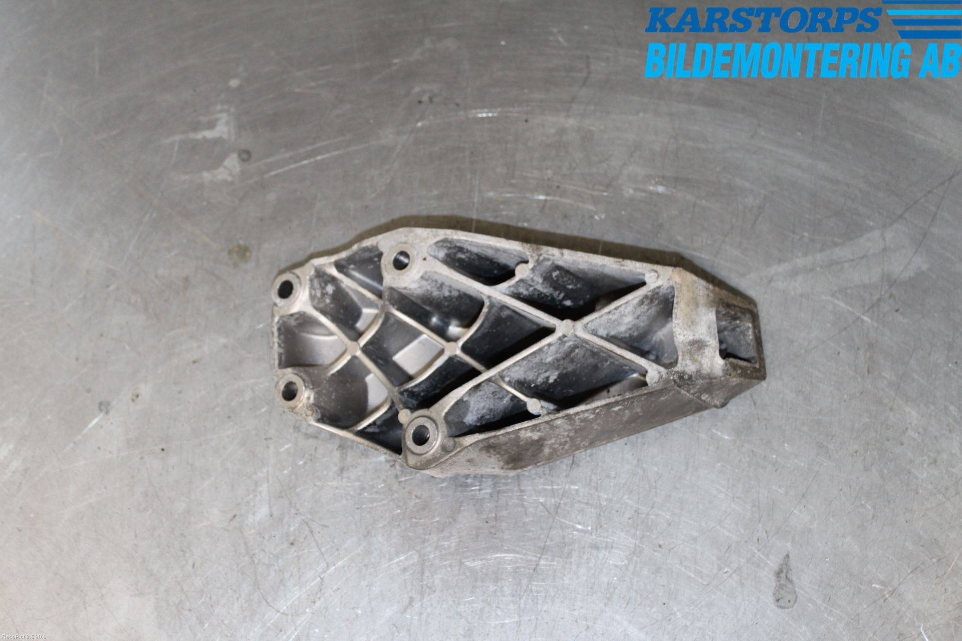 BMW 5 F10/F11/F18 09-17 Motorfäste