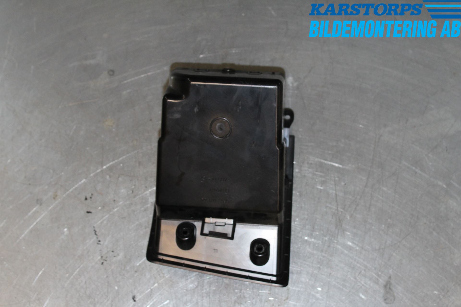 BMW 5 E60/61 Sed/Tou 02-10 Instrumentbräda Förvaringsfack