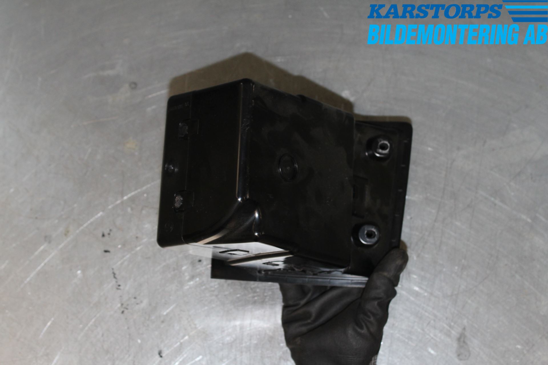 BMW 5 E60/61 Sed/Tou 02-10 Instrumentbräda Förvaringsfack