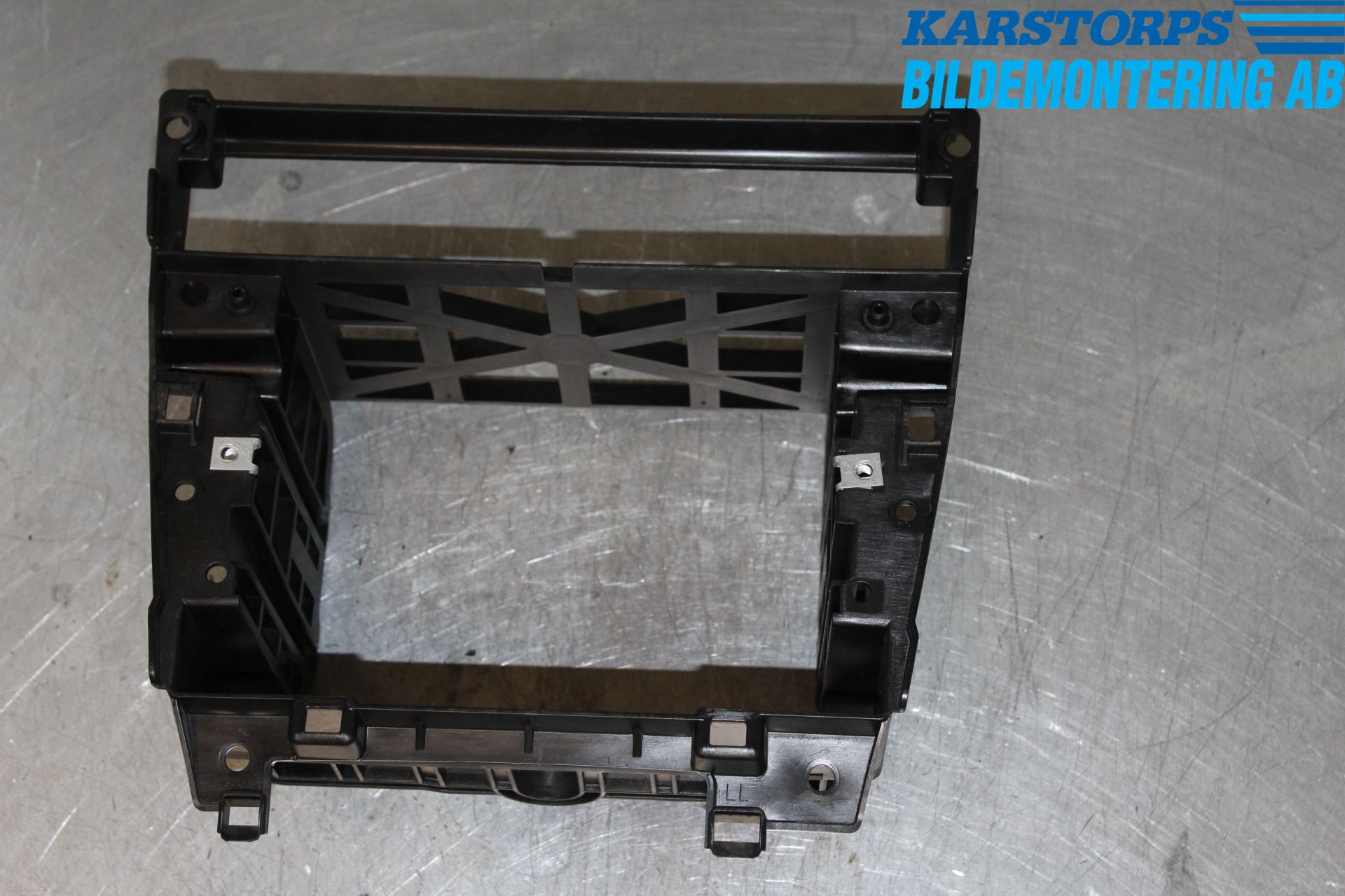 BMW 5 E60/61 Sed/Tou 02-10 Instrument-Radio Sarg
