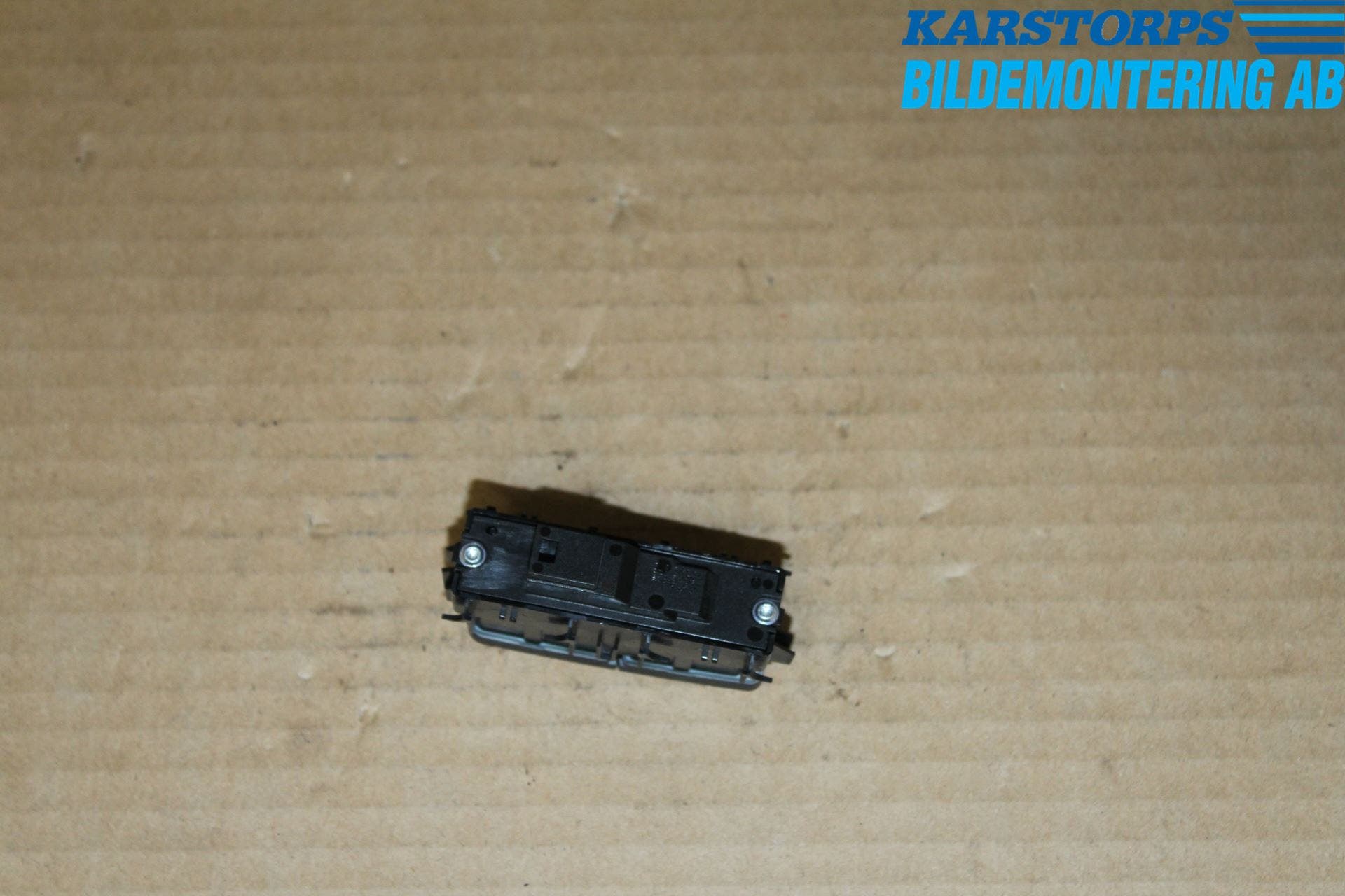 Mercedes-Benz MB E-KLASS (W212) 09-16 Strömställare Centrallås