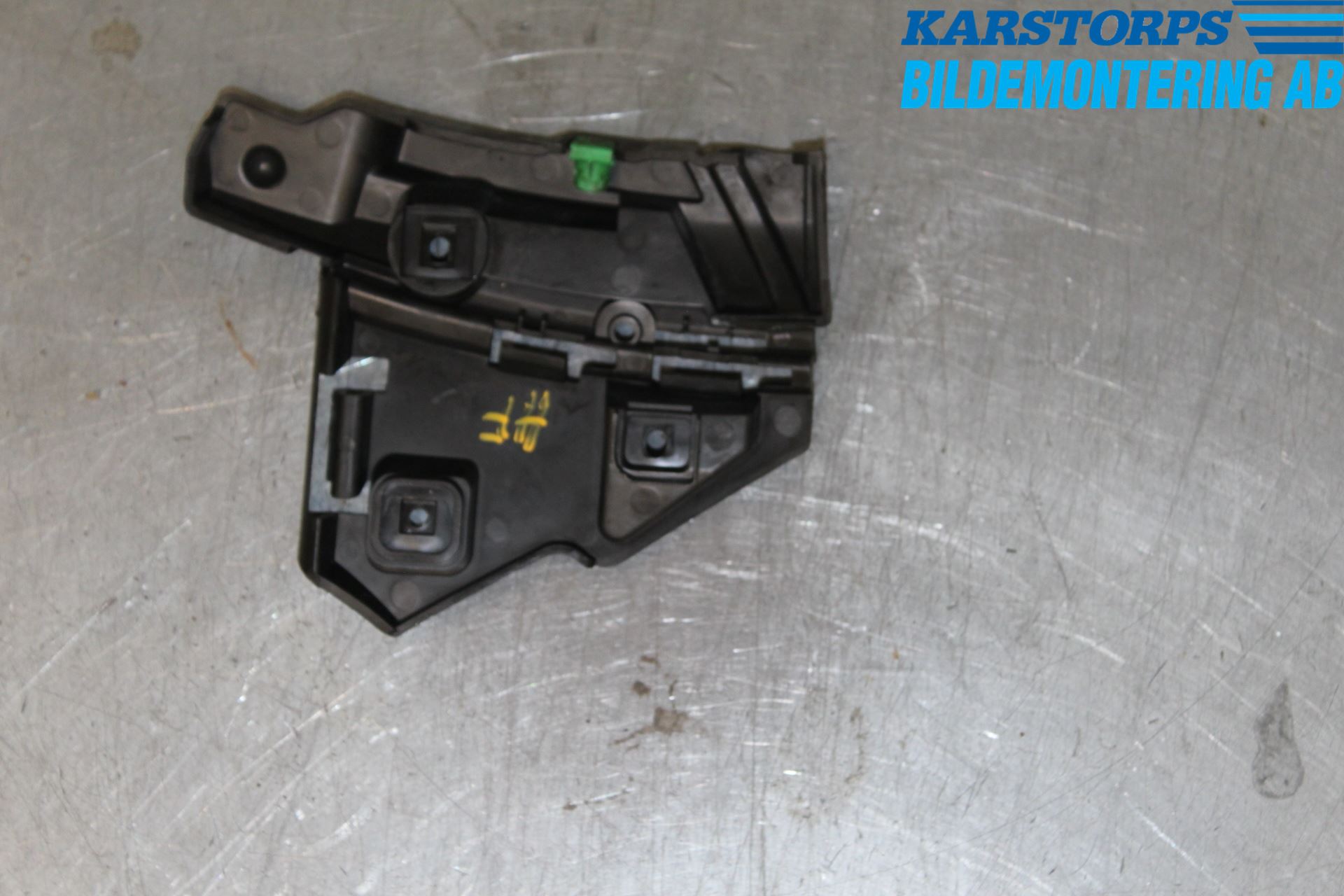 Volvo C30 10-13 Stötfångarfäste Fram Hö