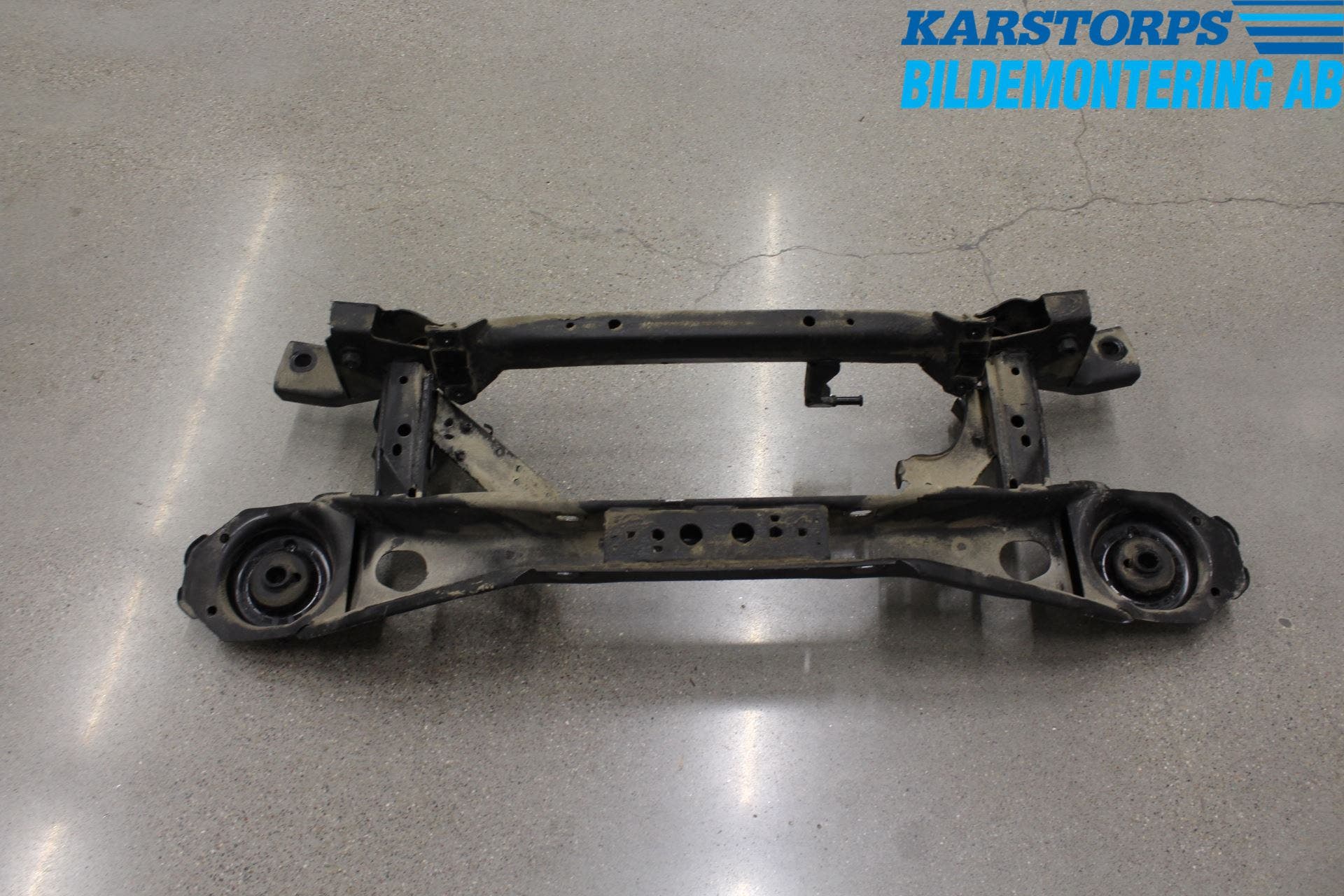 Volvo V40 12-19 Bakaxelbalk