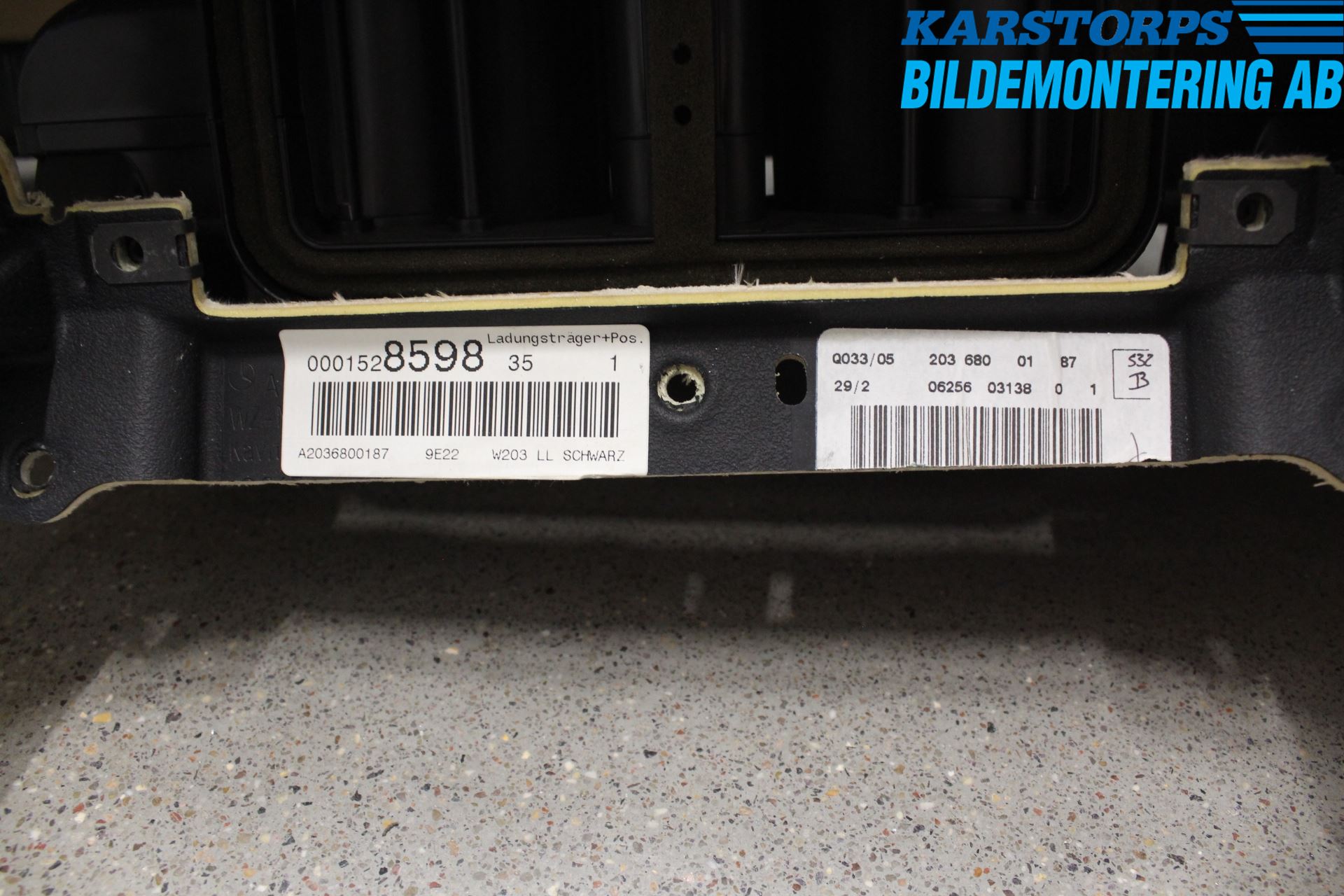 Mercedes-Benz MB C (203) 00-07 Instrumentbräda