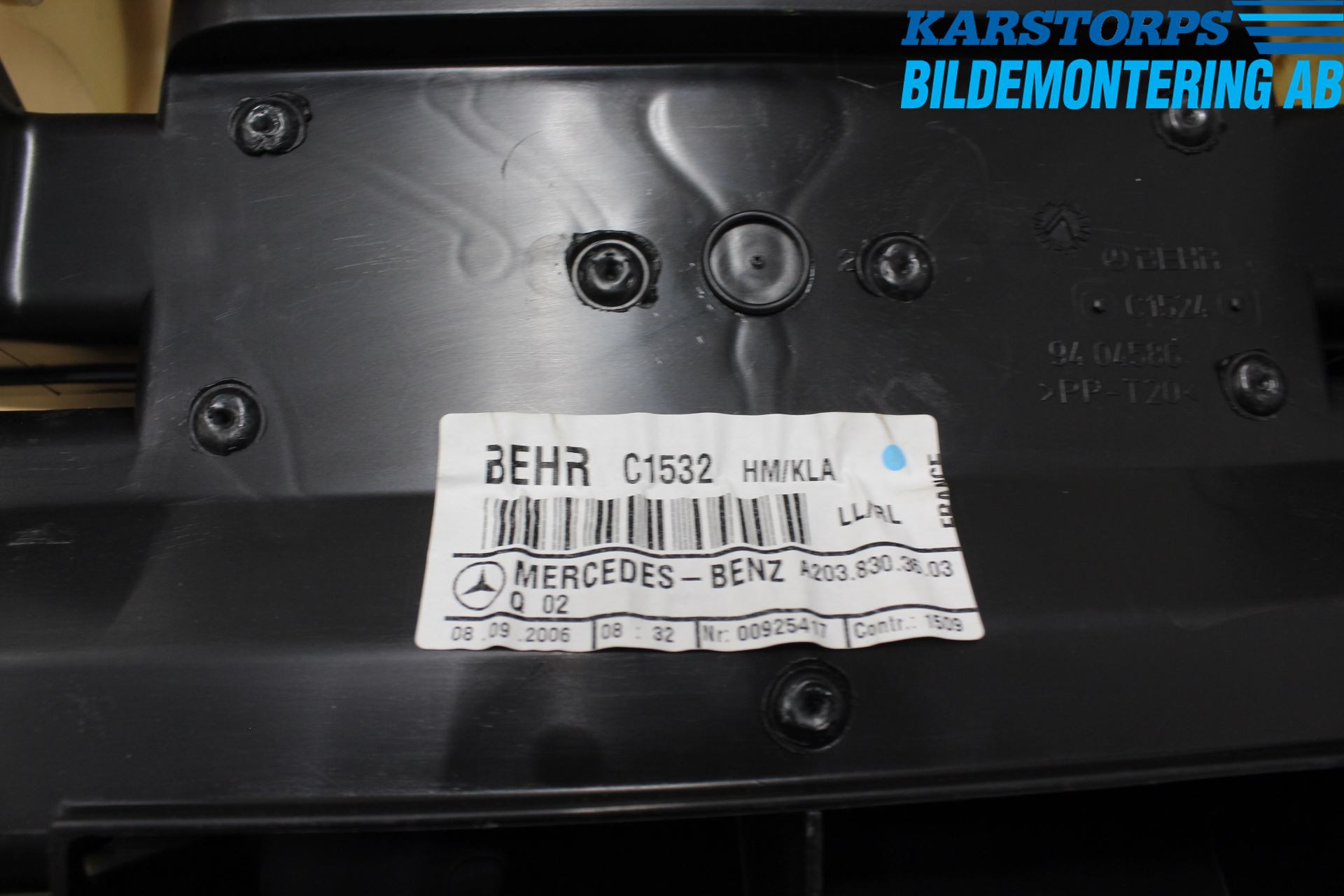 Mercedes-Benz MB C (203) 00-07 Instrumentbräda