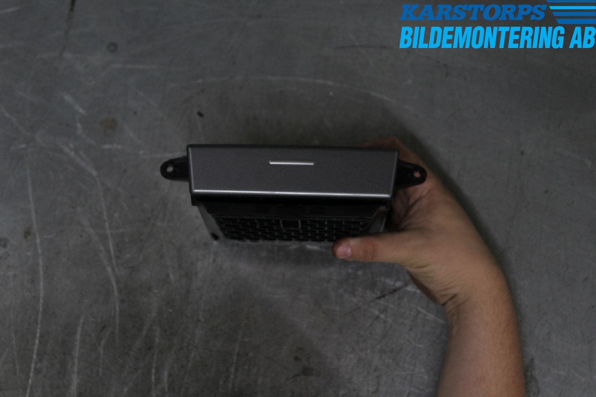 BMW 5 E60/61 Sed/Tou 02-10 Instrumentbräda Förvaringsfack