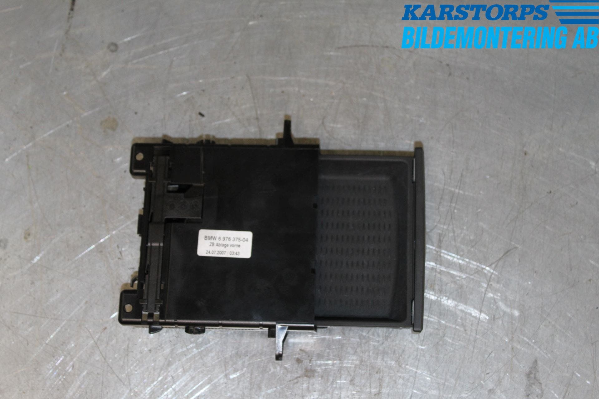 BMW 5 E60/61 Sed/Tou 02-10 Instrumentbräda Förvaringsfack