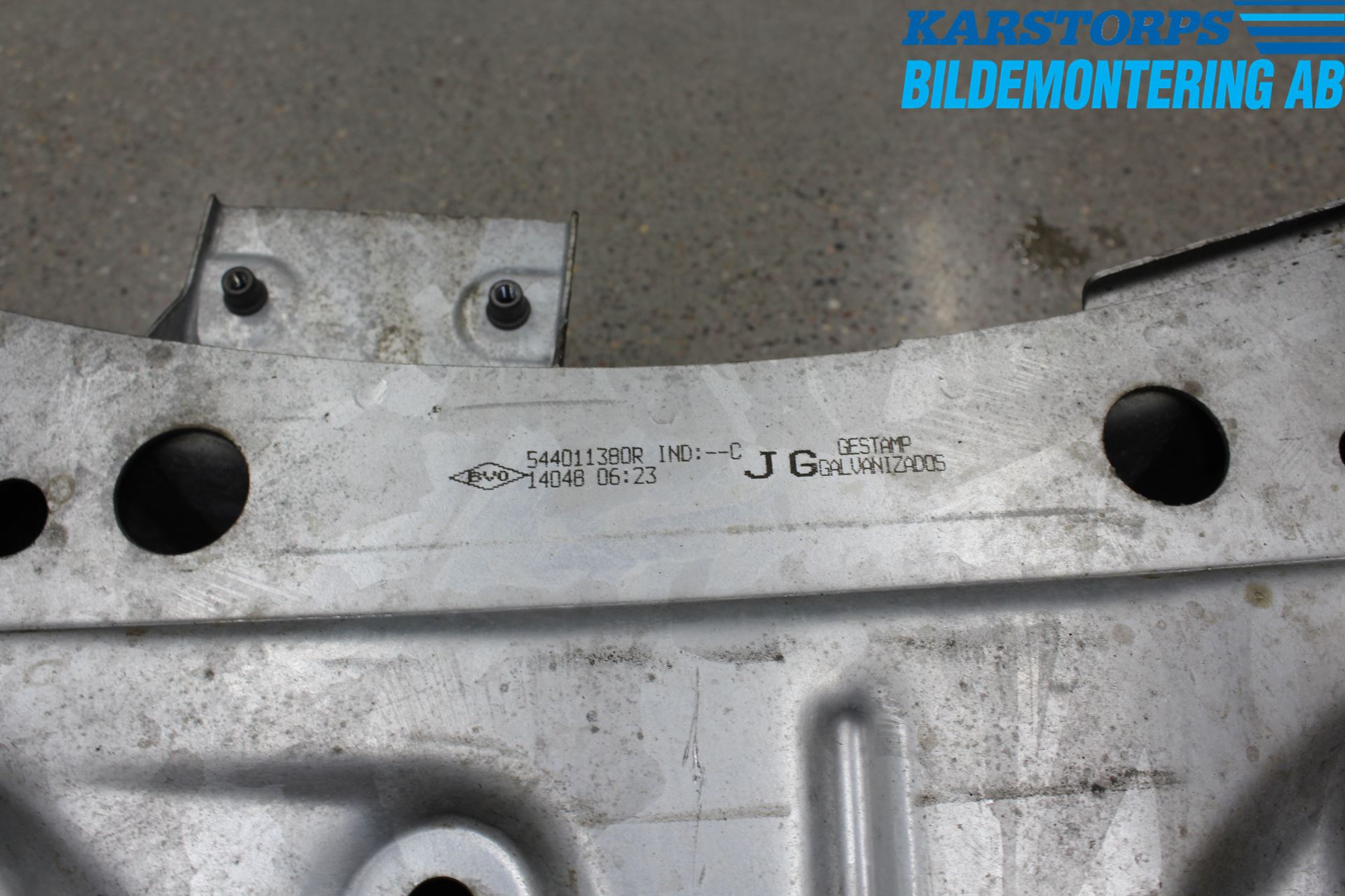 Renault CAPTUR 13-19 Framvagnsbalk